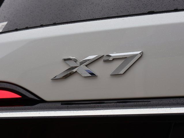 Used 2024 BMW X7 xDrive40i w/ Climate Comfort Package image 11