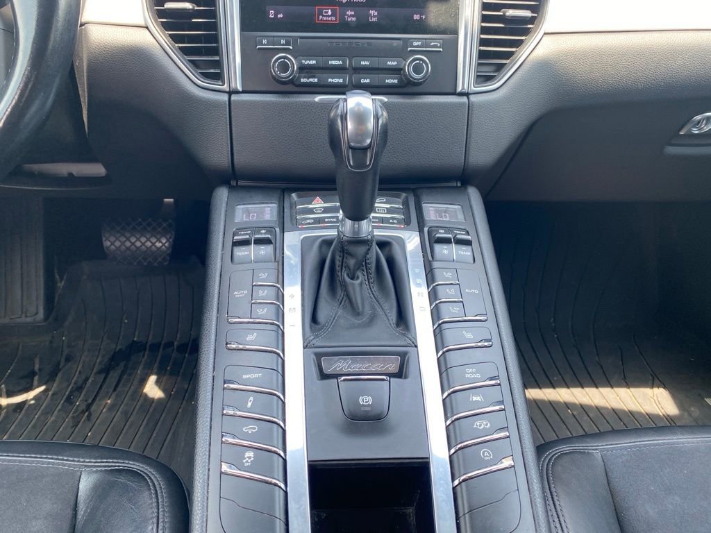 Used 2017 Porsche Macan GTS AWD/4WD image 16