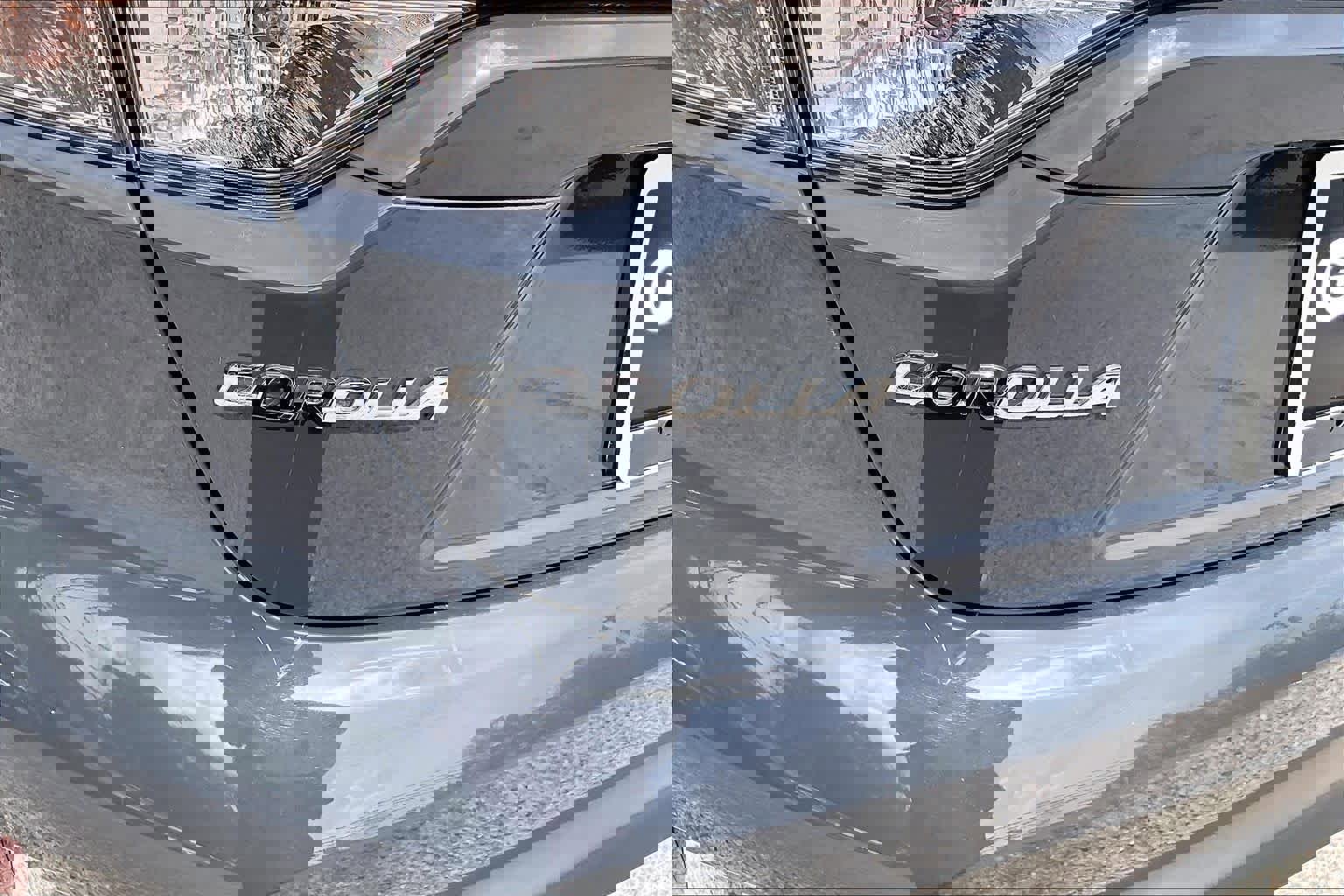 Used 2025 Toyota Corolla LE FWD image 30