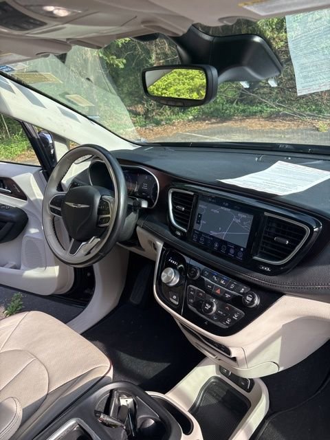 Used 2020 Chrysler Pacifica Limited w/ Advanced Safetytec Group image 23