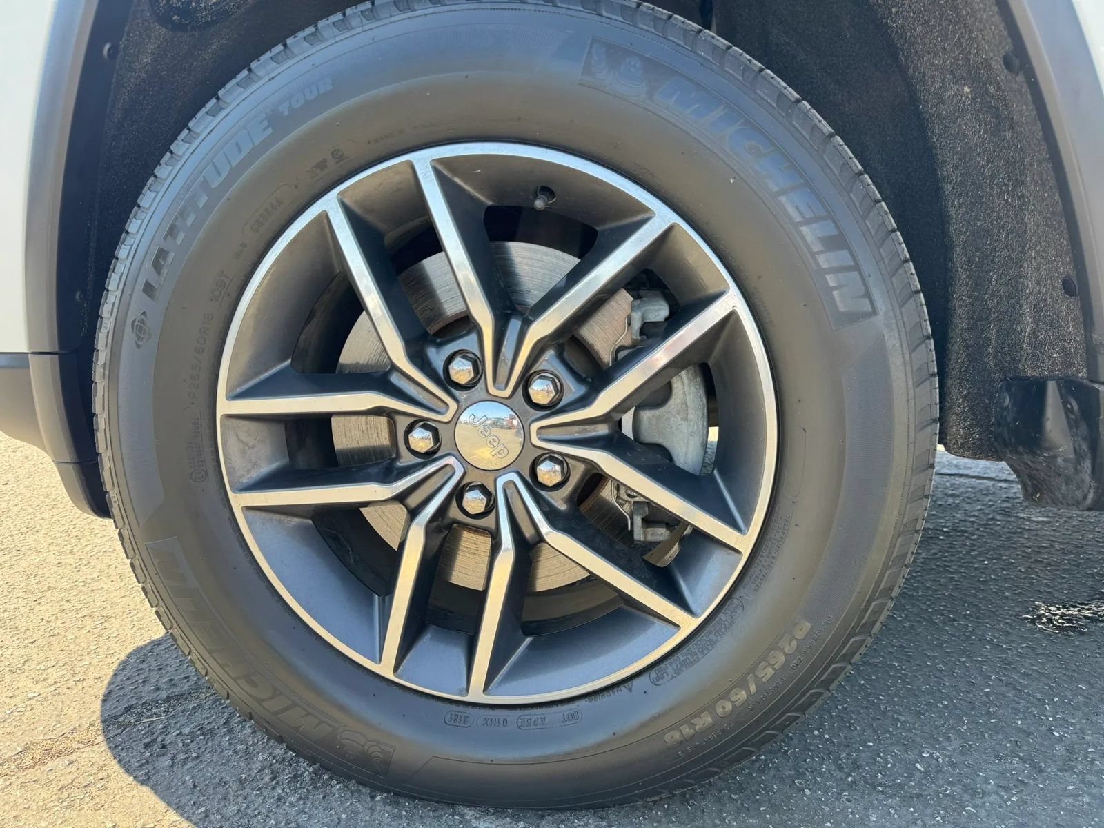 Used 2018 Jeep Grand Cherokee Limited AWD/4WD image 17