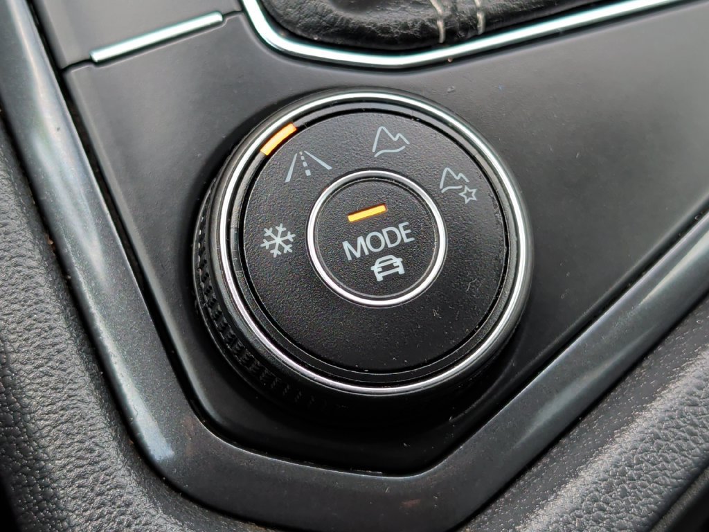 Used 2024 Volkswagen Tiguan SE AWD/4WD image 45