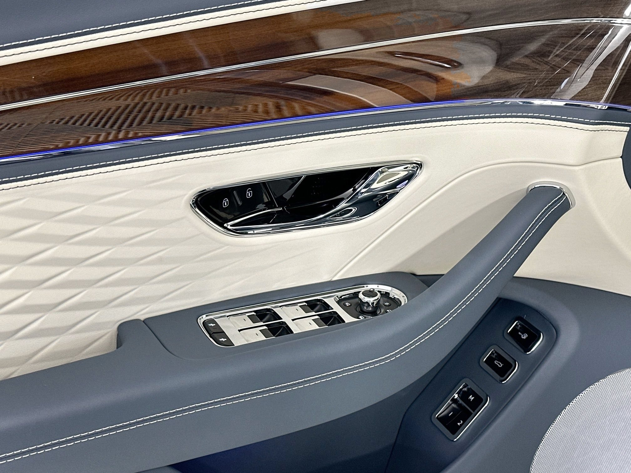 New 2026 Bentley Flying Spur Azure AWD/4WD image 15