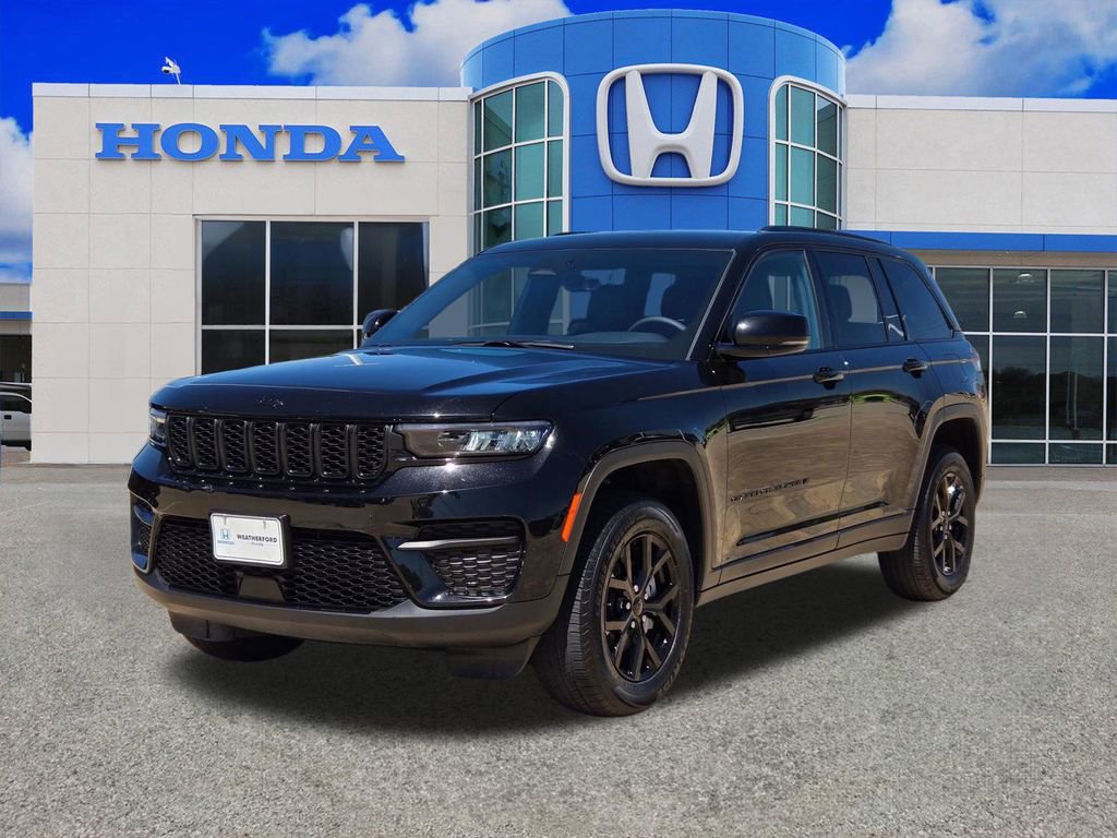Used 2025 Jeep Grand Cherokee Altitude AWD/4WD image 7