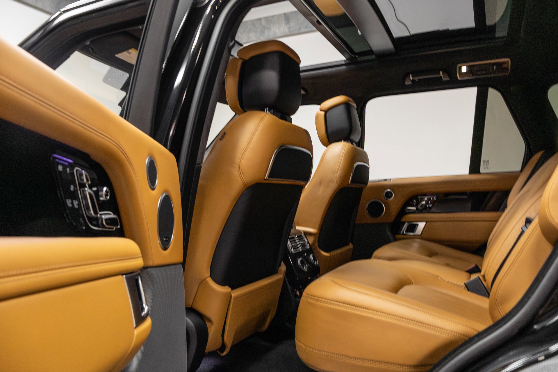 Used 2022 Land Rover Range Rover Autobiography image 68