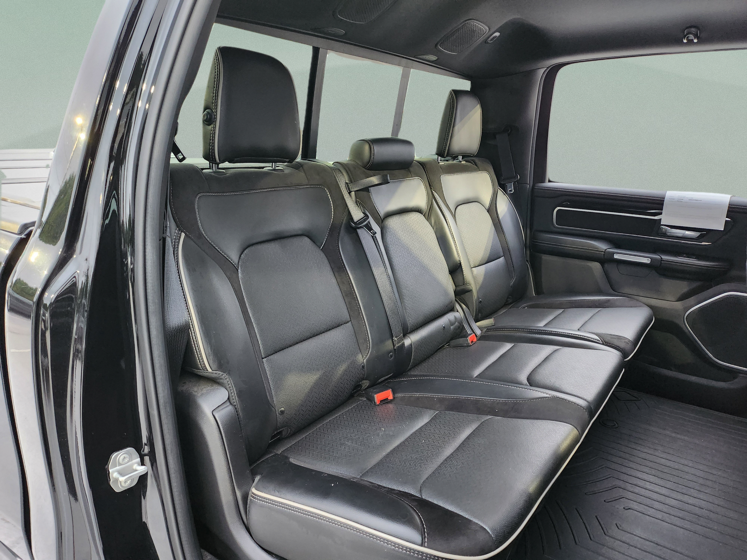 Used 2019 RAM 1500 Laramie w/ Sport Appearance Package AWD/4WD image 23