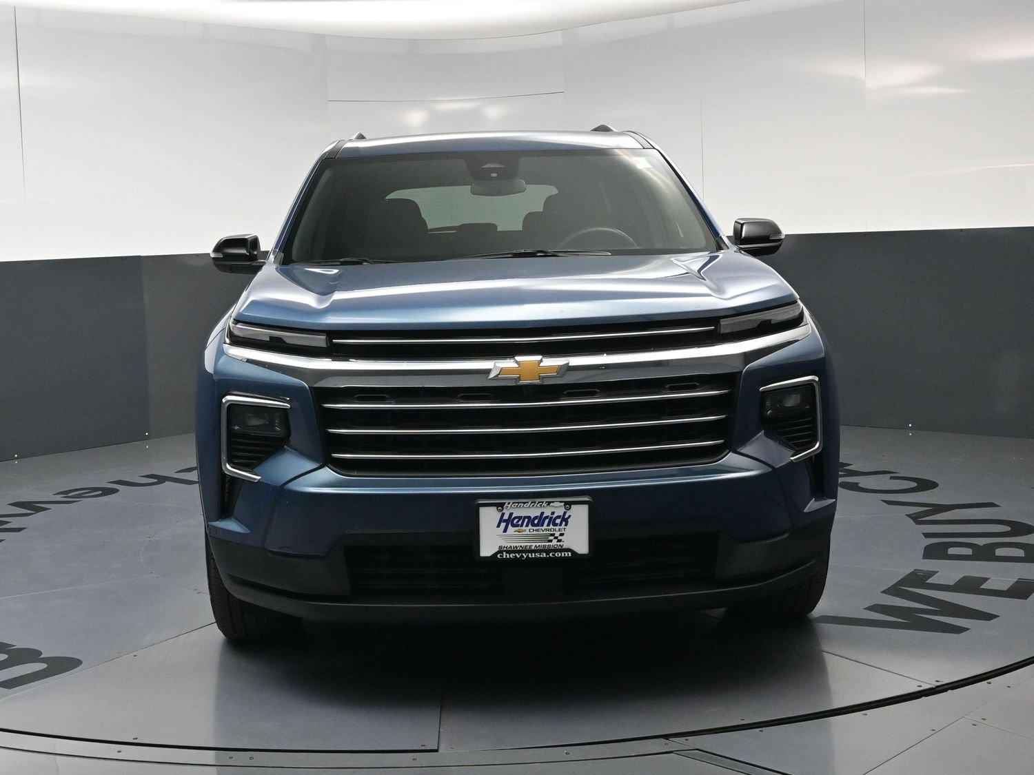 Used 2025 Chevrolet Traverse LT FWD image 3