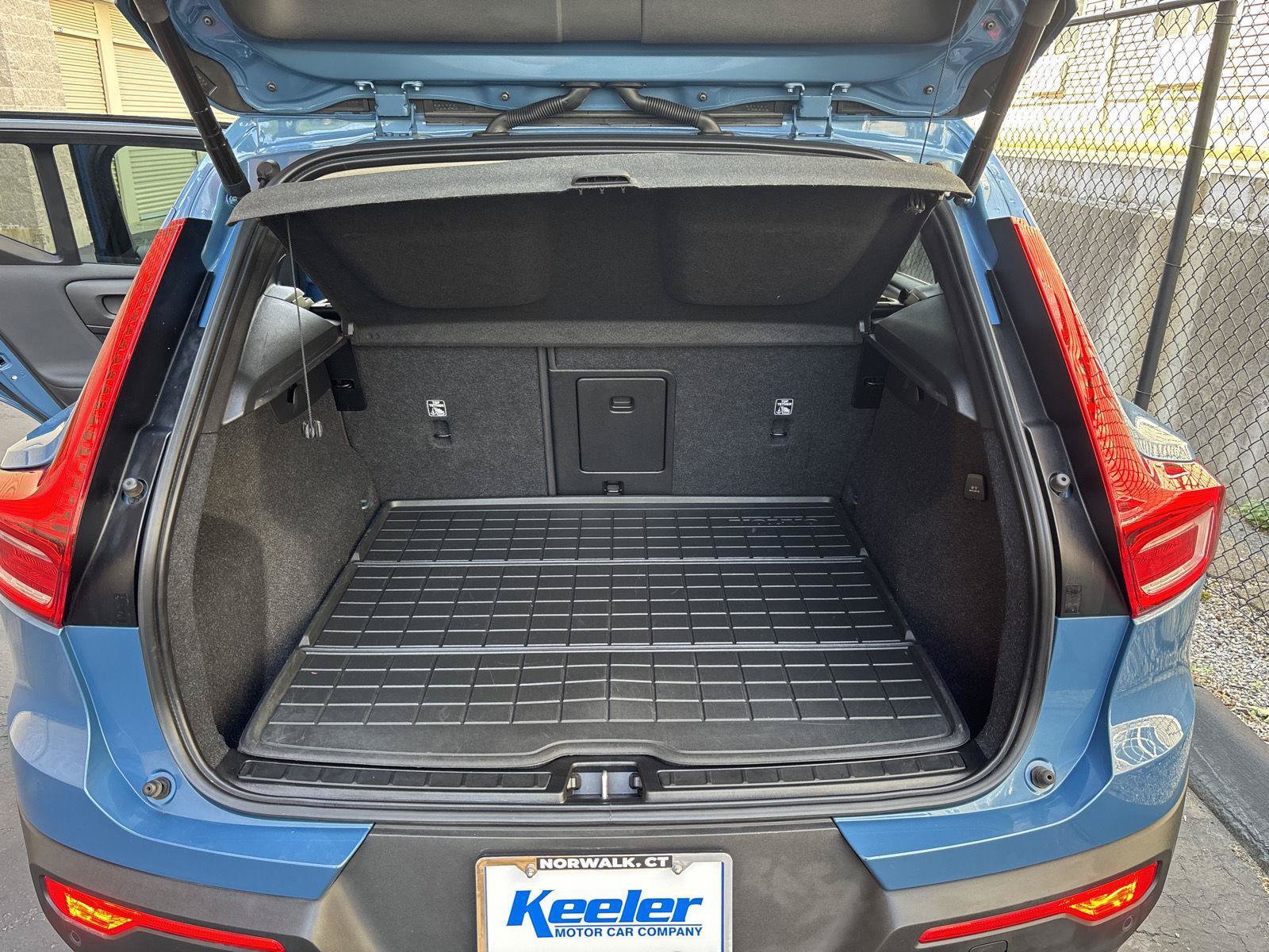 Used 2023 Volvo XC40 B5 Plus w/ Climate Package AWD/4WD image 24