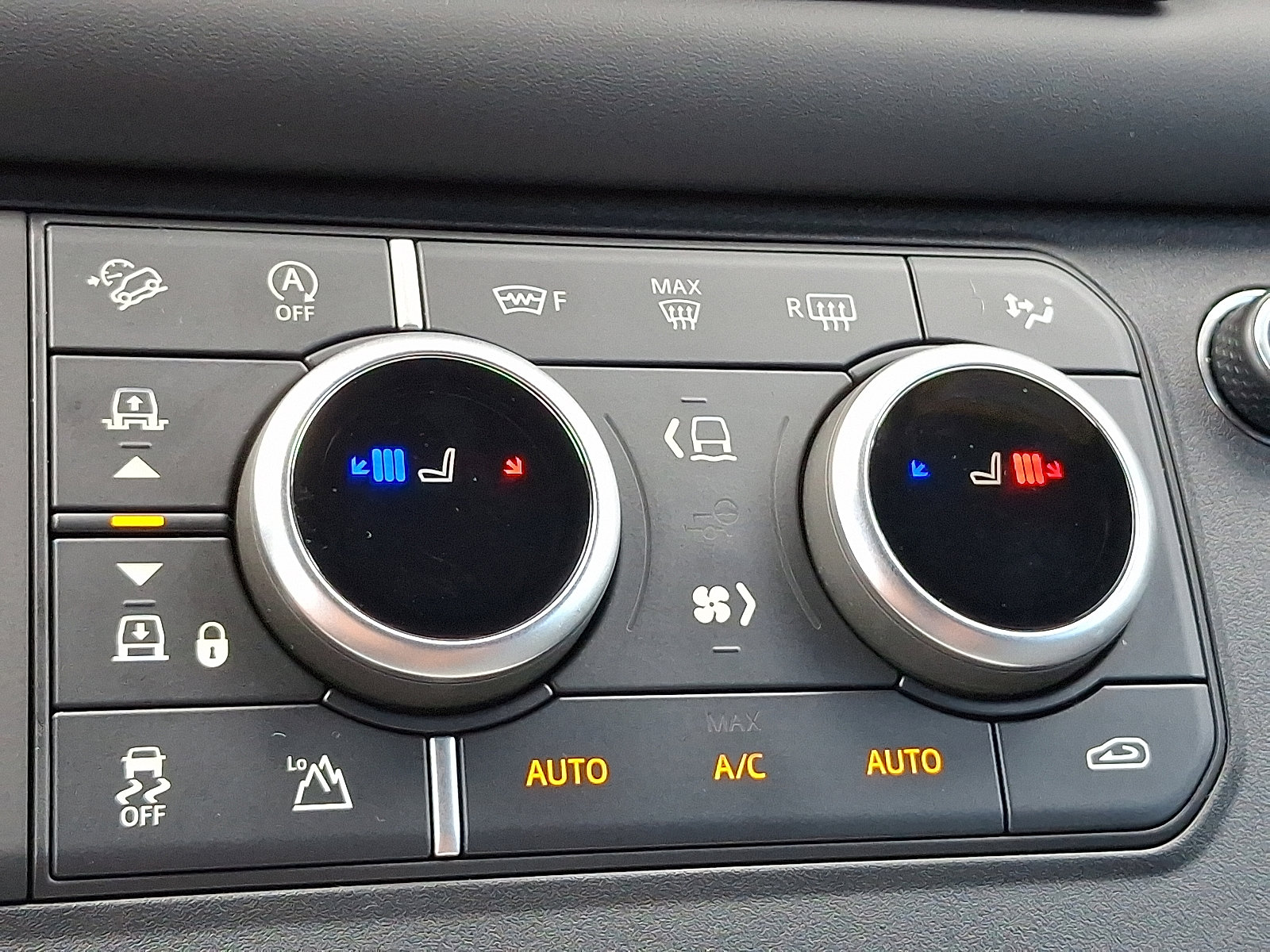 Certified 2025 Land Rover Defender 130 X-Dynamic SE image 24