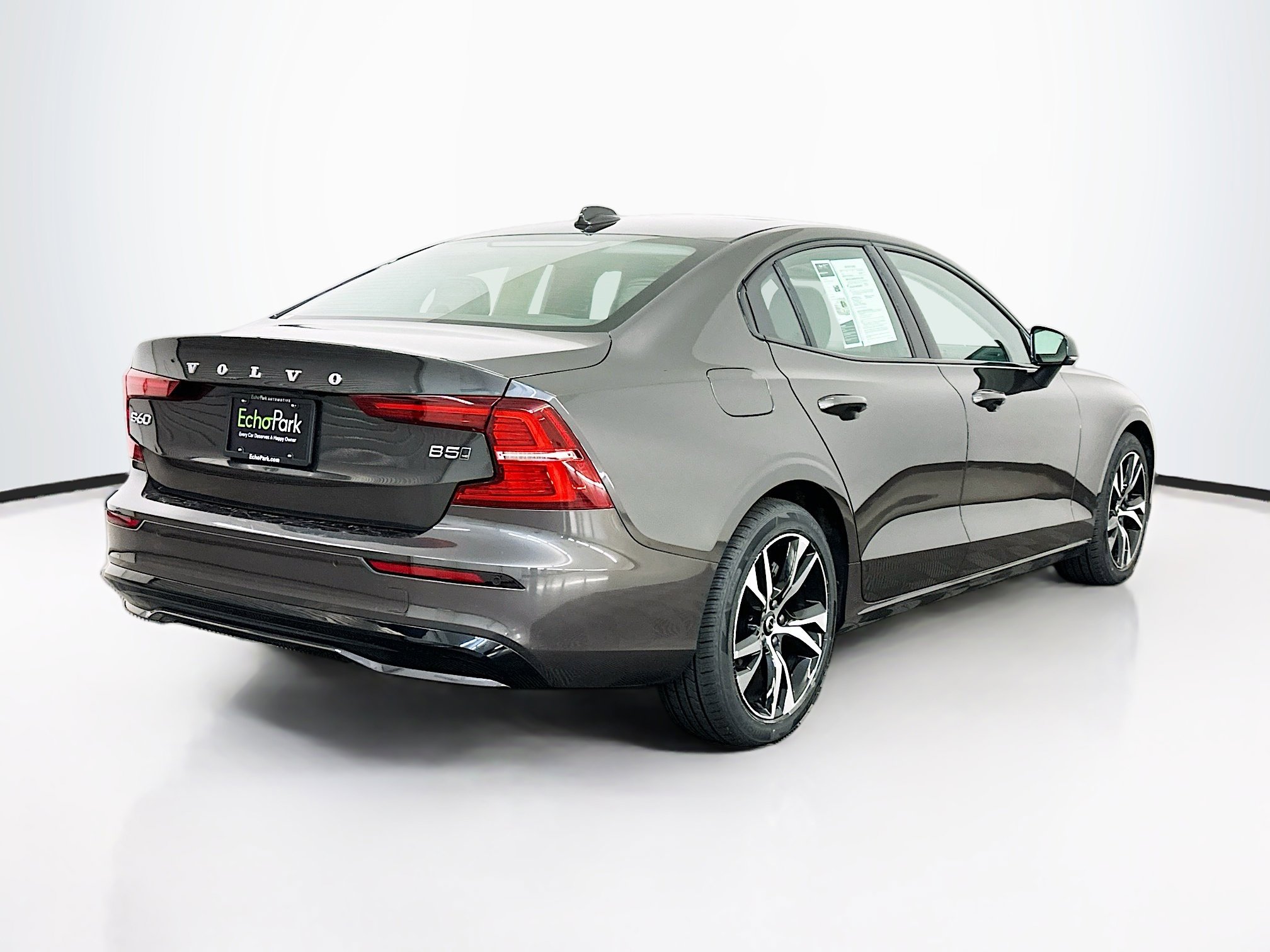 Used 2025 Volvo S60 B5 Core image 9