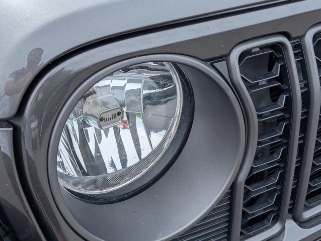 Used 2024 Jeep Gladiator Sport AWD/4WD image 4