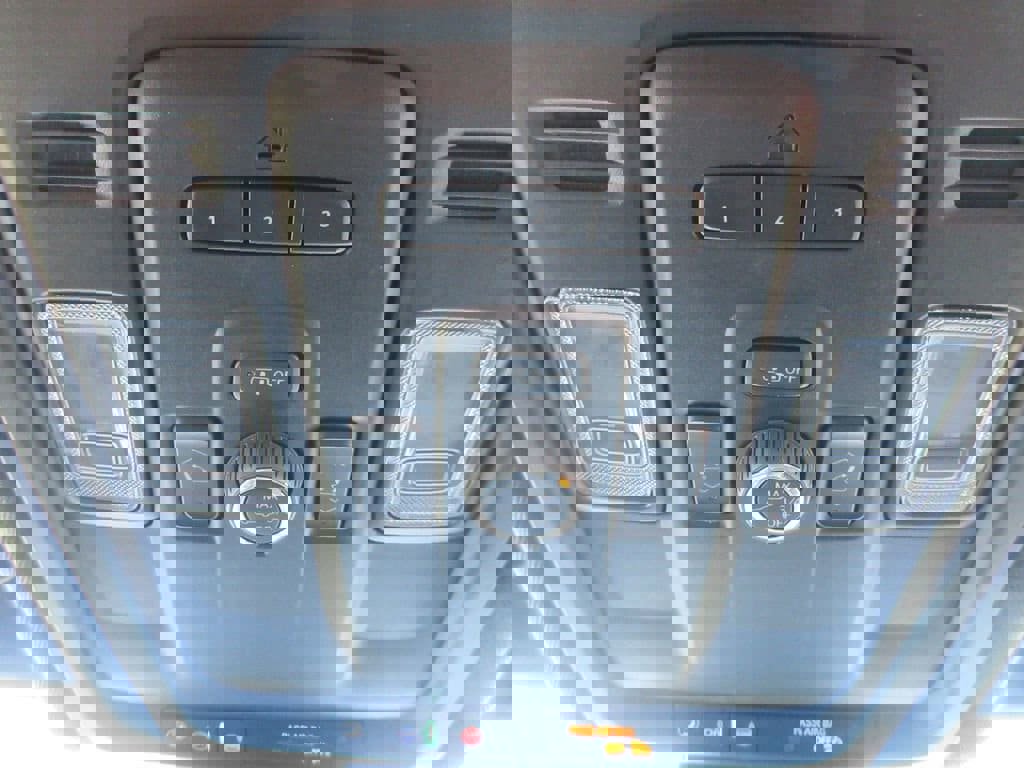 Certified 2024 Chevrolet Suburban Z71 w/ Luxury Package image 35