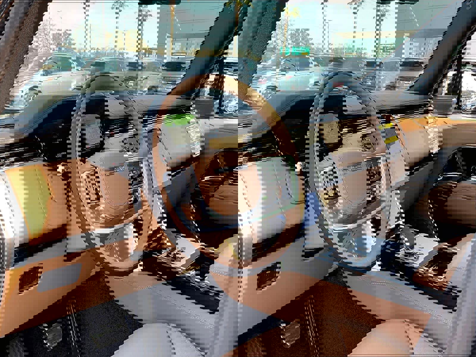 New 2025 Land Rover Range Rover Long Wheelbase SE image 8