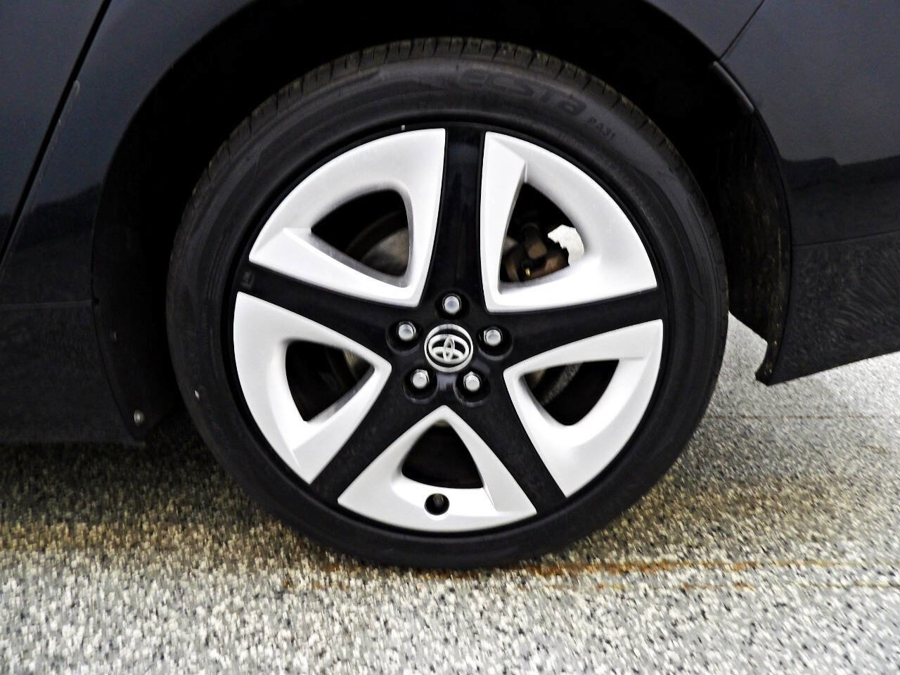 Used 2016 Toyota Prius Three Touring image 21