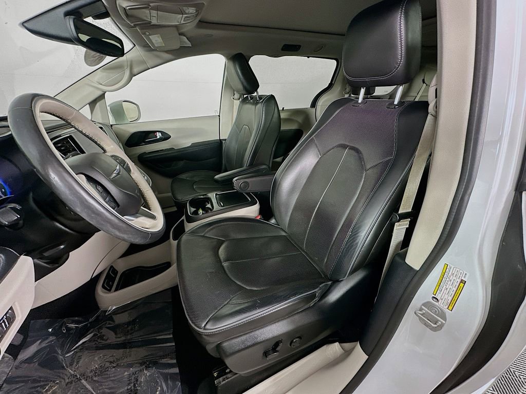Certified 2020 Chrysler Pacifica Limited image 29