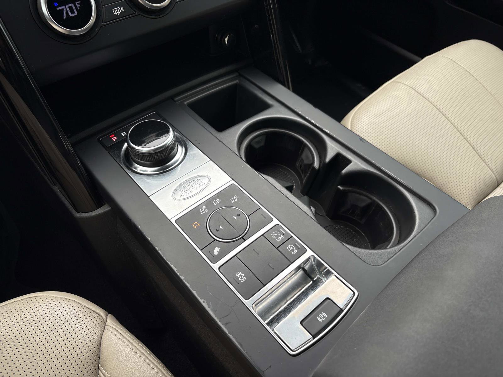 Used 2018 Land Rover Discovery SE image 24