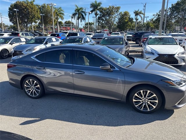 Used 2020 Lexus ES 300h w/ Premium Package image 5