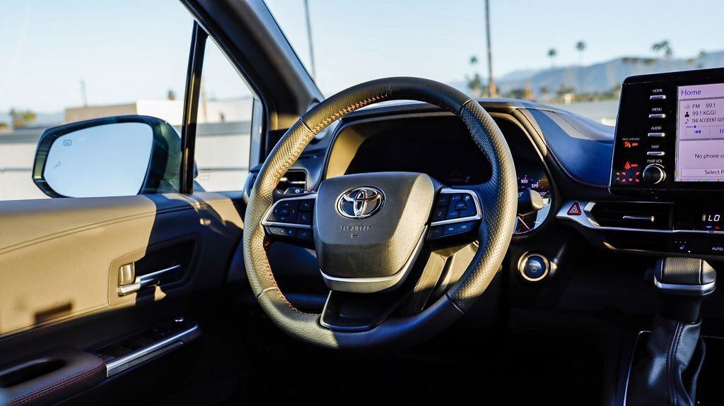 Used 2024 Toyota Sienna XSE w/ XSE Plus Package image 18