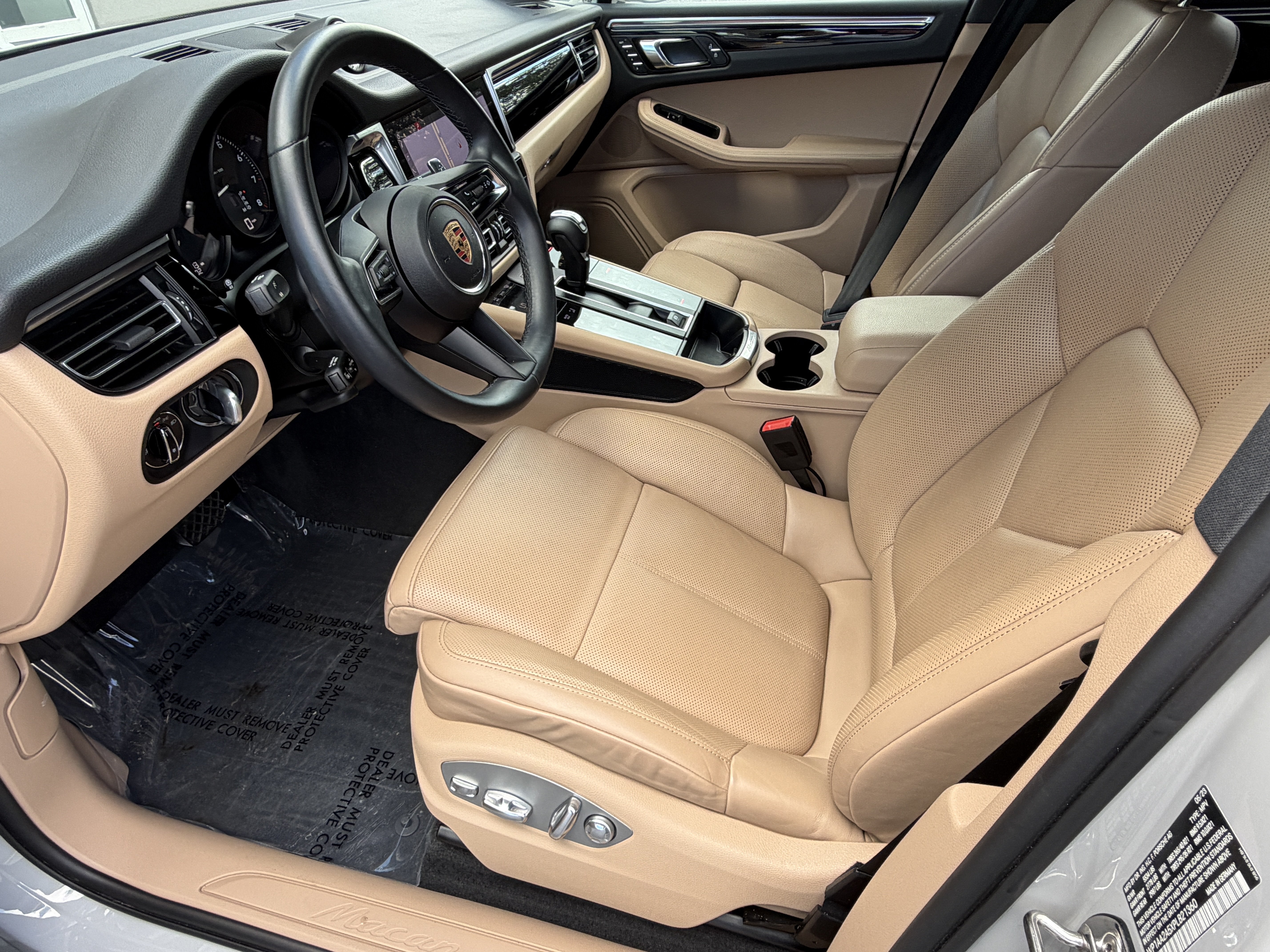 Certified 2023 Porsche Macan AWD/4WD image 4