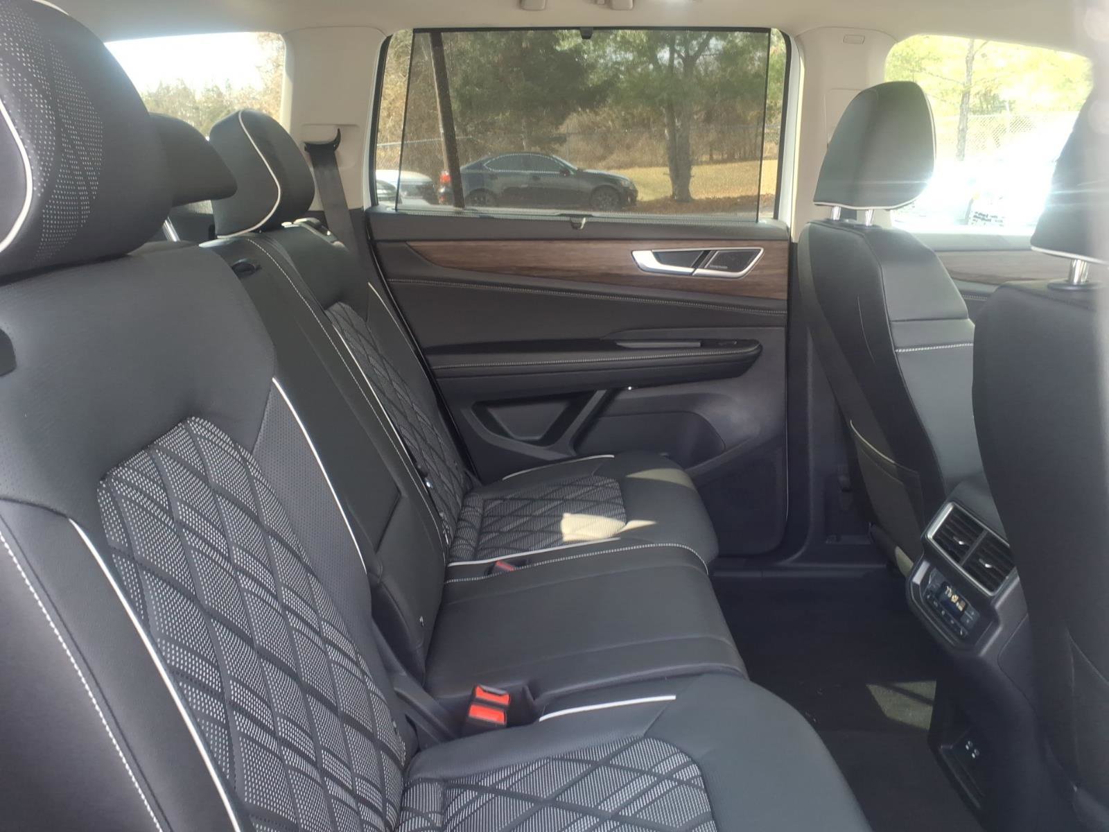 New 2026 Volkswagen Atlas SEL Premium R-Line image 7