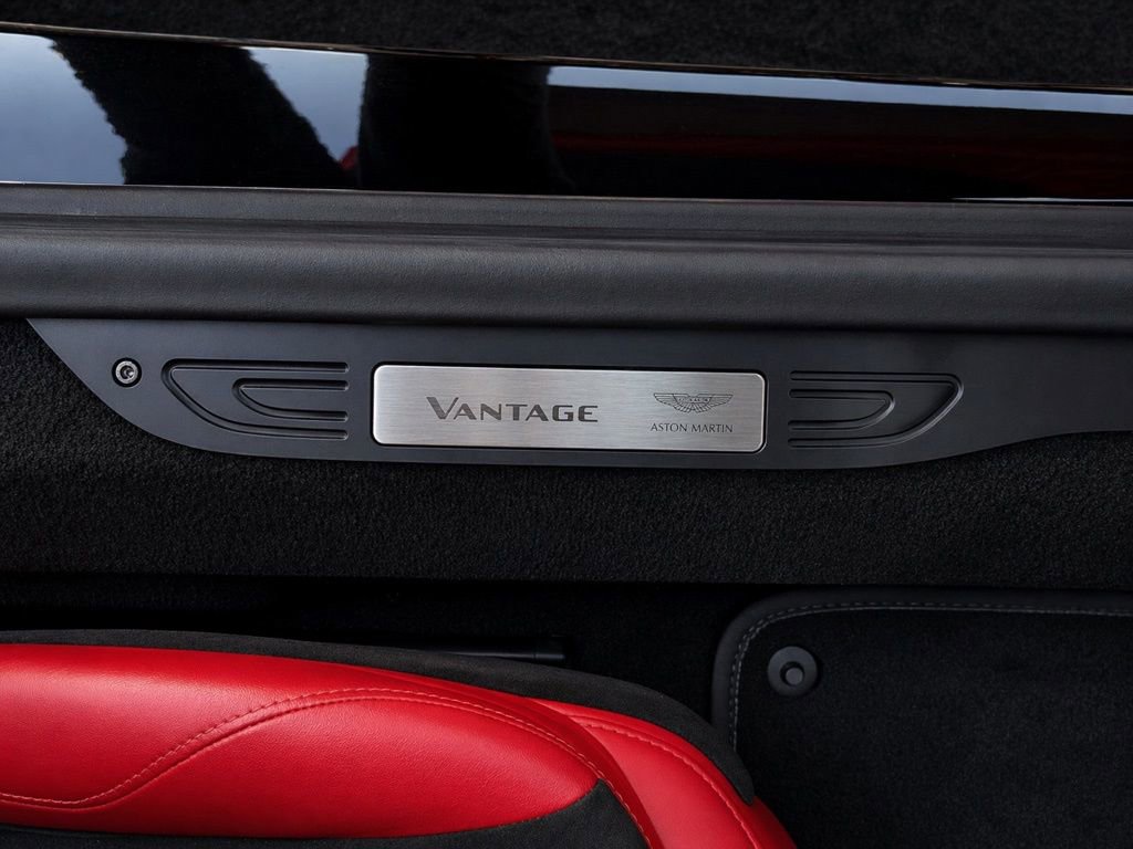 Used 2022 Aston Martin V8 Vantage Coupe RWD image 34