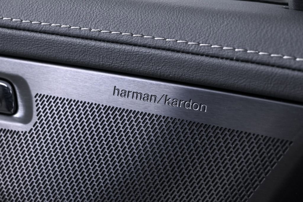 Certified 2025 Volvo XC90 B6 Plus image 9