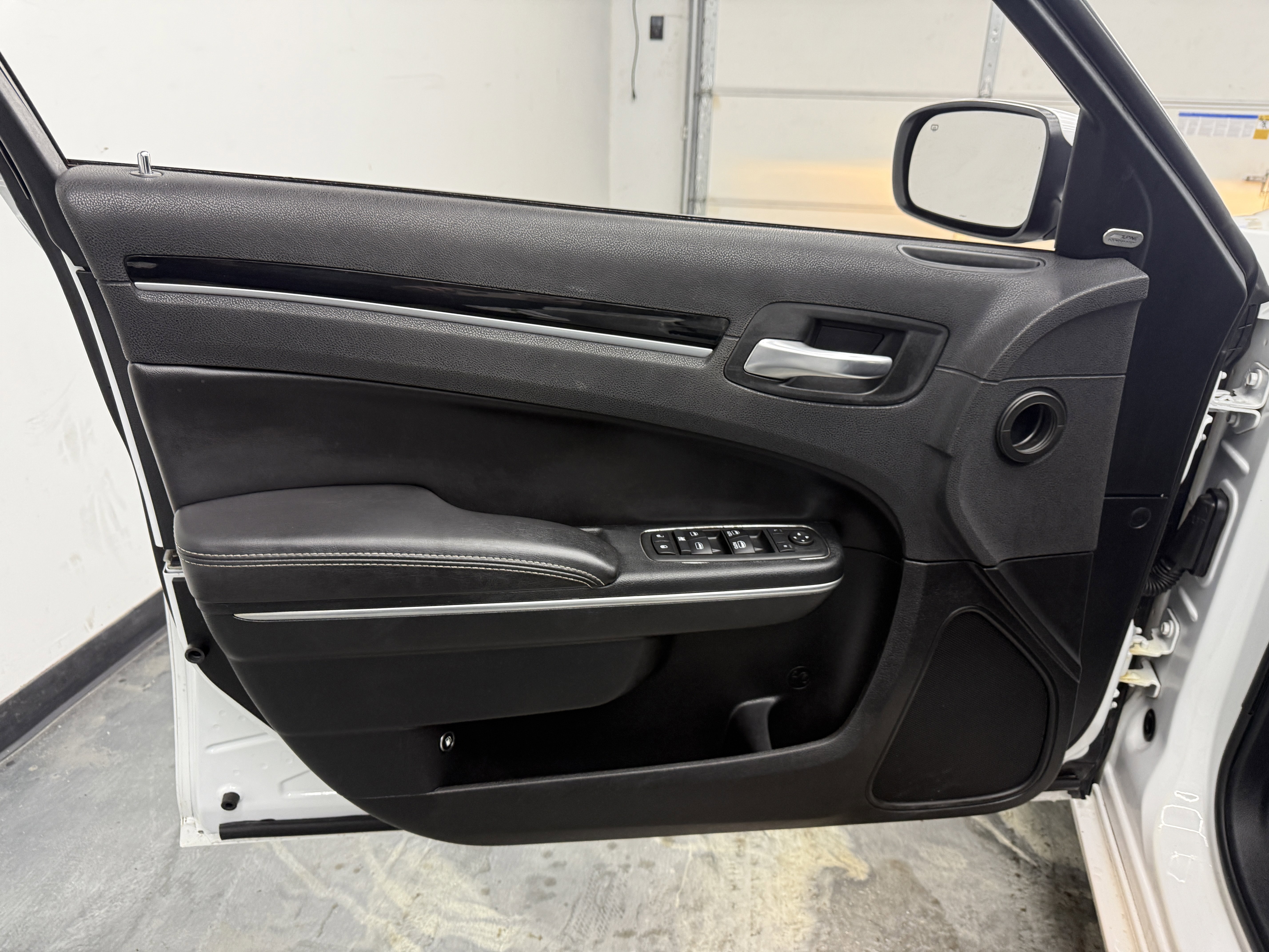 Used 2018 Chrysler 300 S image 10
