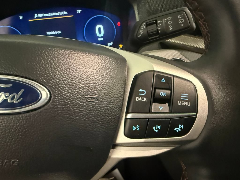 Used 2025 Ford Explorer Active AWD/4WD image 32