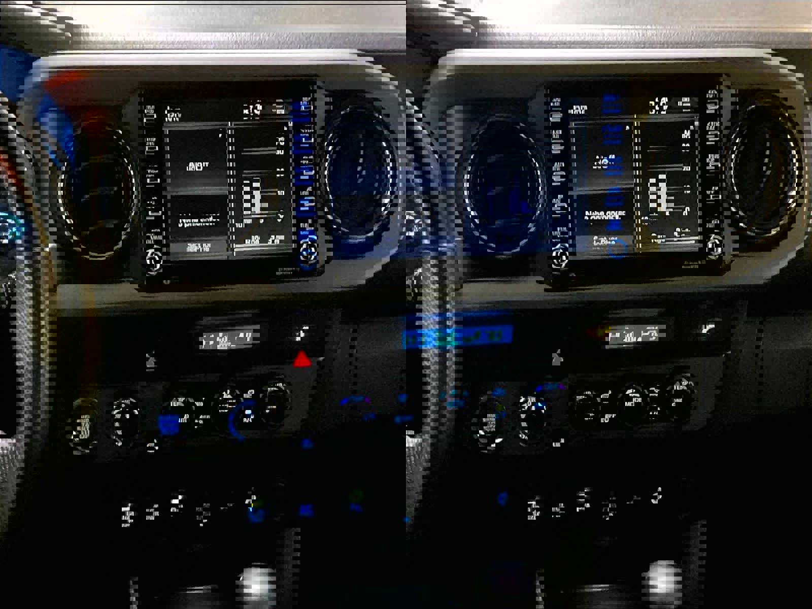 Used 2023 Toyota Tacoma TRD Sport w/ Technology Package image 18