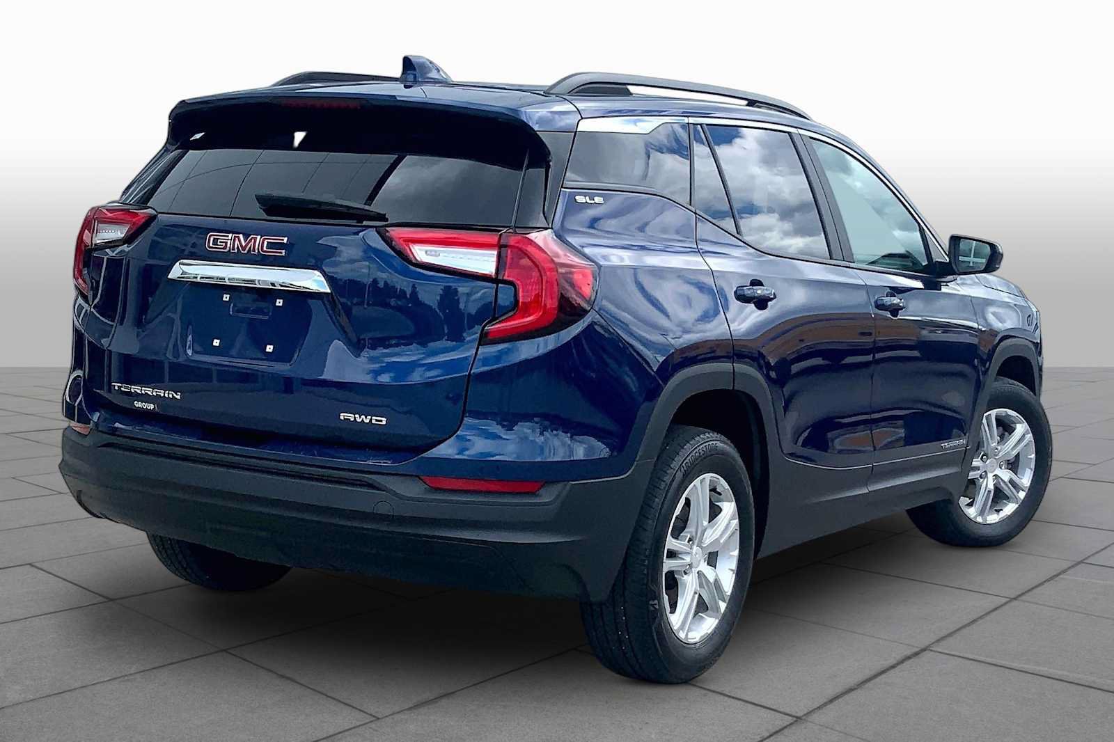 Used 2022 GMC Terrain SLE w/ Driver Convenience Package AWD/4WD image 13