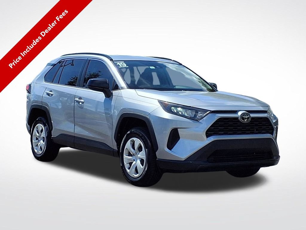Used 2019 Toyota RAV4 LE FWD image 1