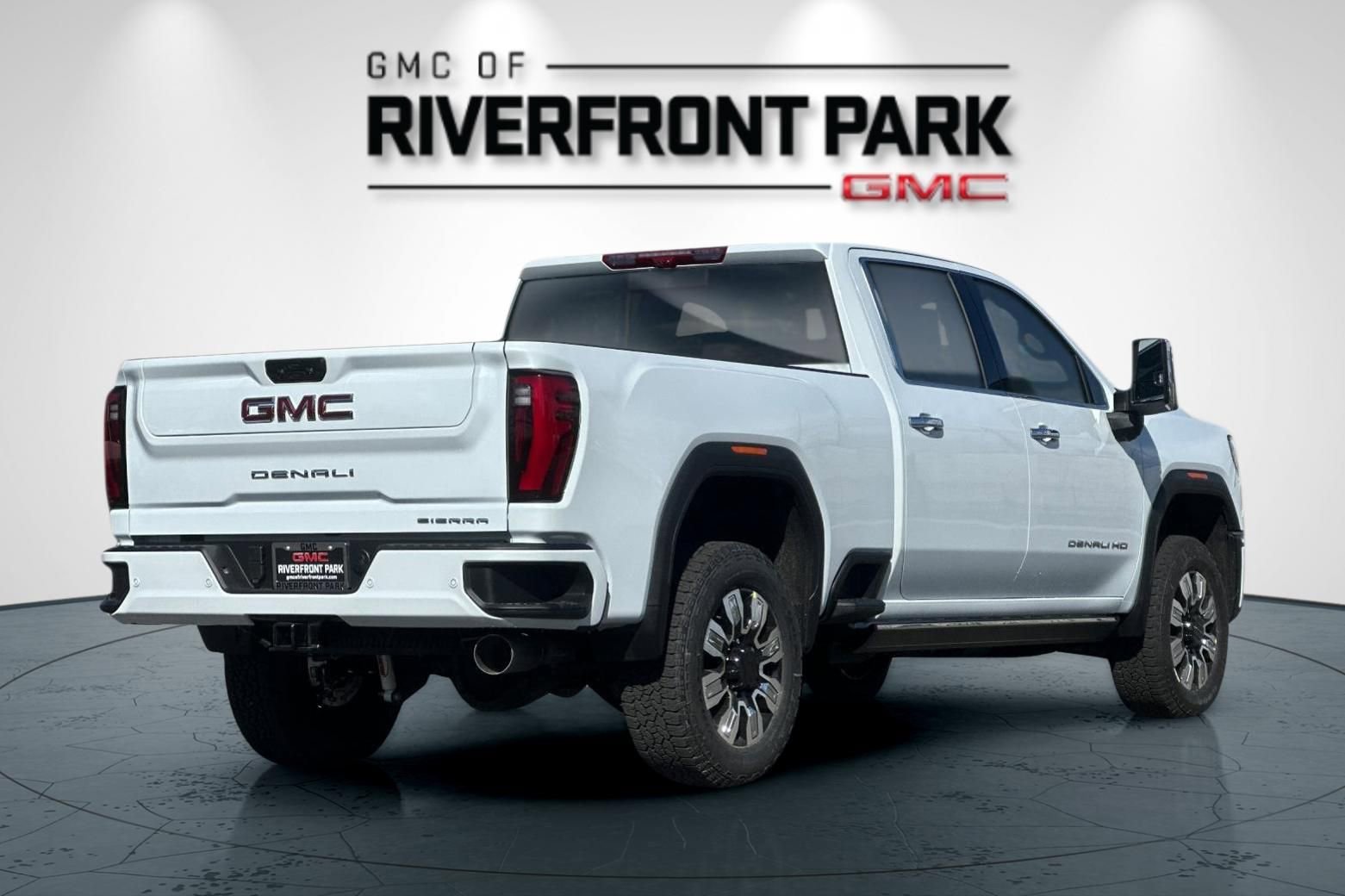 New 2026 GMC Sierra 3500 Denali w/ Denali Reserve Package AWD/4WD image 3