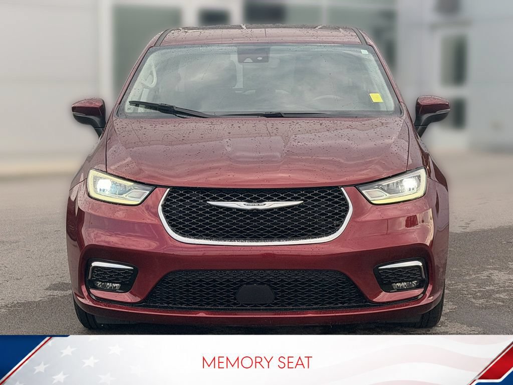 Used 2023 Chrysler Pacifica Touring-L FWD image 5