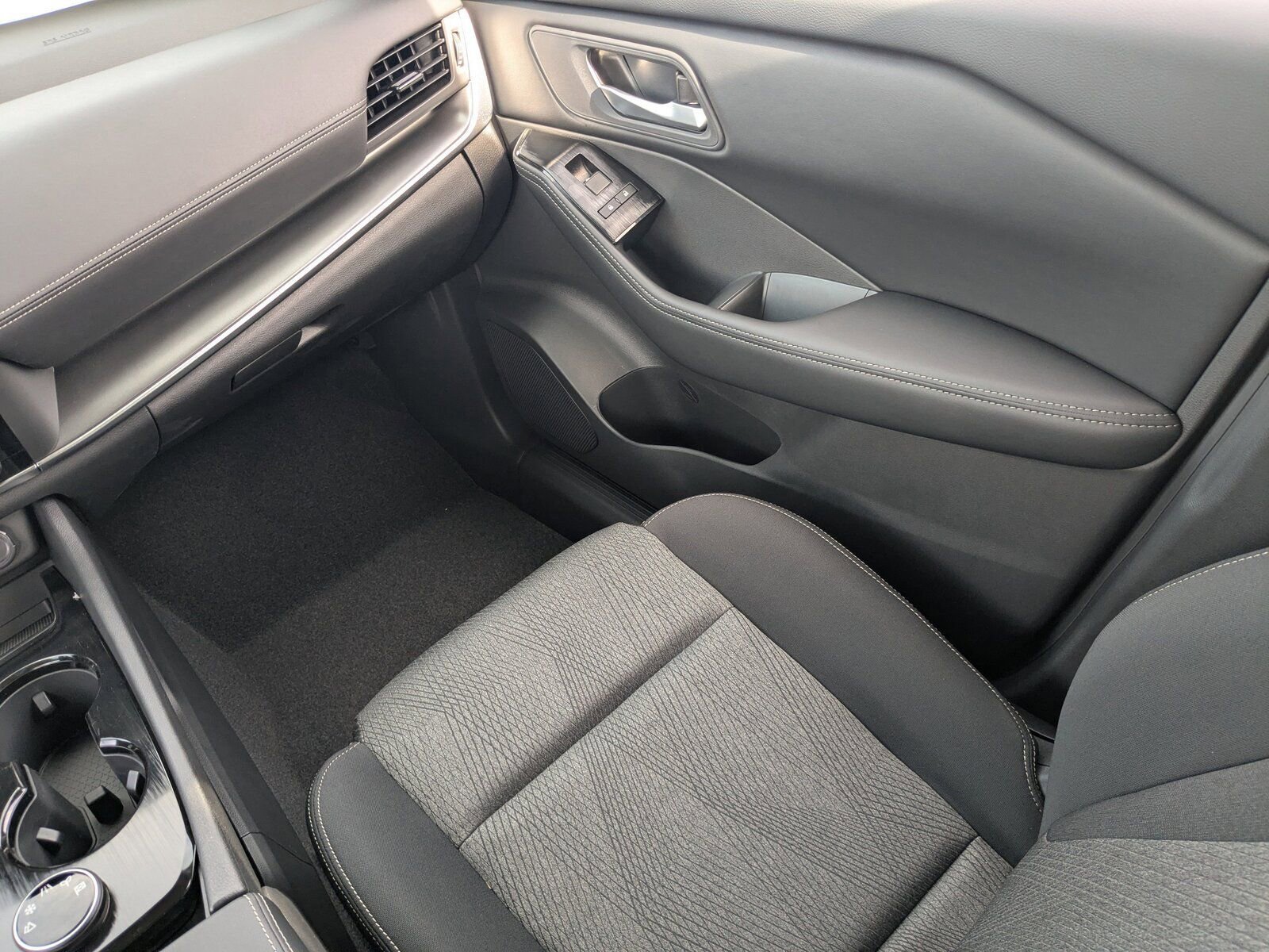 New 2026 Nissan Rogue SV image 24