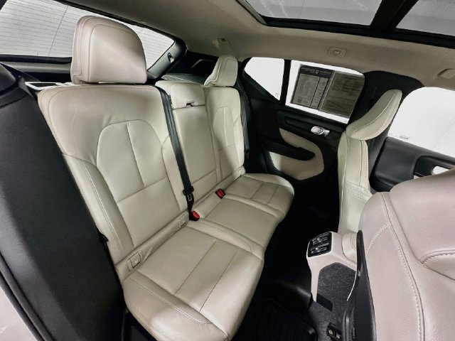 Used 2021 Volvo XC40 T5 Momentum w/ Protection Package Premier AWD/4WD image 33