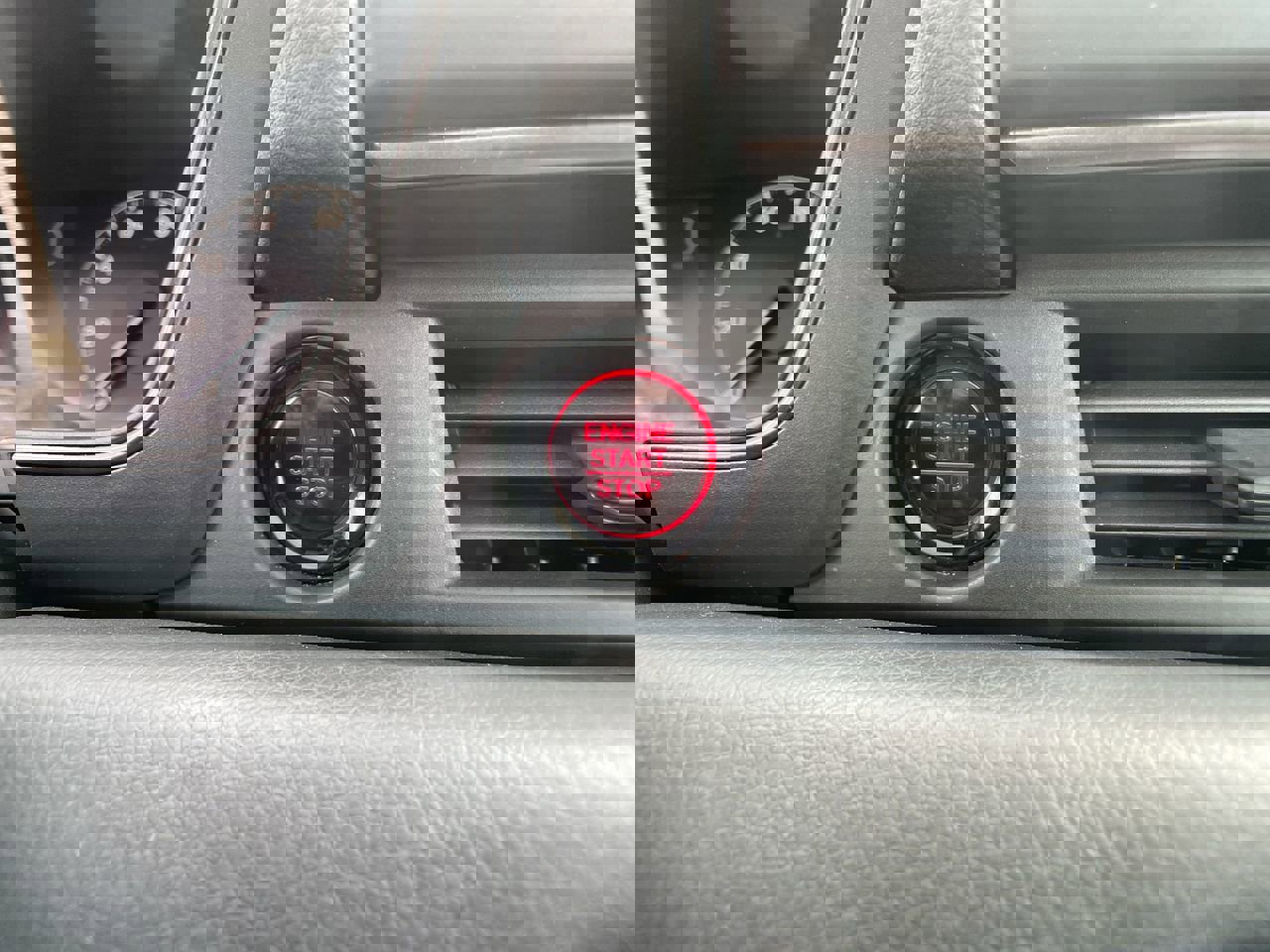 Certified 2025 Honda Pilot TrailSport image 30