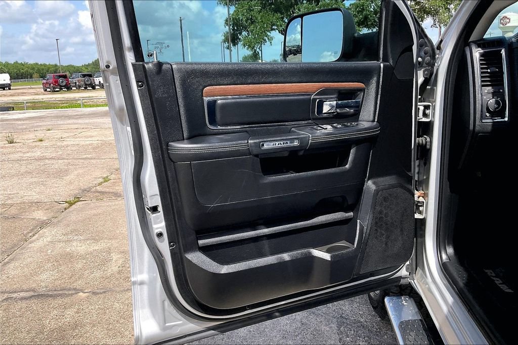 Used 2014 RAM 1500 Laramie w/ Convenience Group AWD/4WD image 17