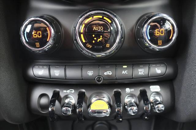 Used 2024 MINI Cooper SE w/ Signature Upholstery Package FWD image 19