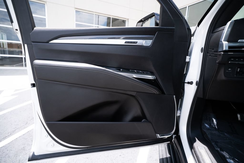 Used 2025 Cadillac Escalade V AWD/4WD image 22