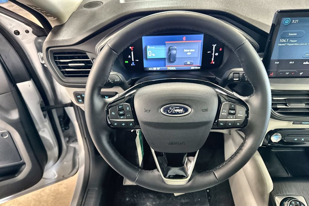 New 2025 Ford Escape SE FWD image 14
