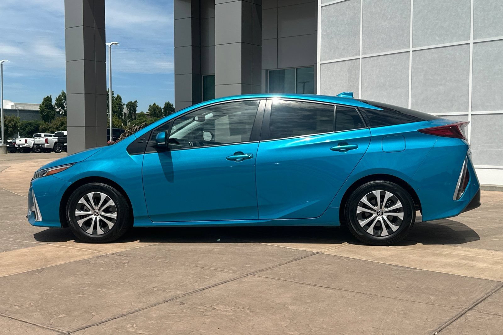 Certified 2021 Toyota Prius Prime Limited w/ Carpet Mat Package (TMS) FWD image 8