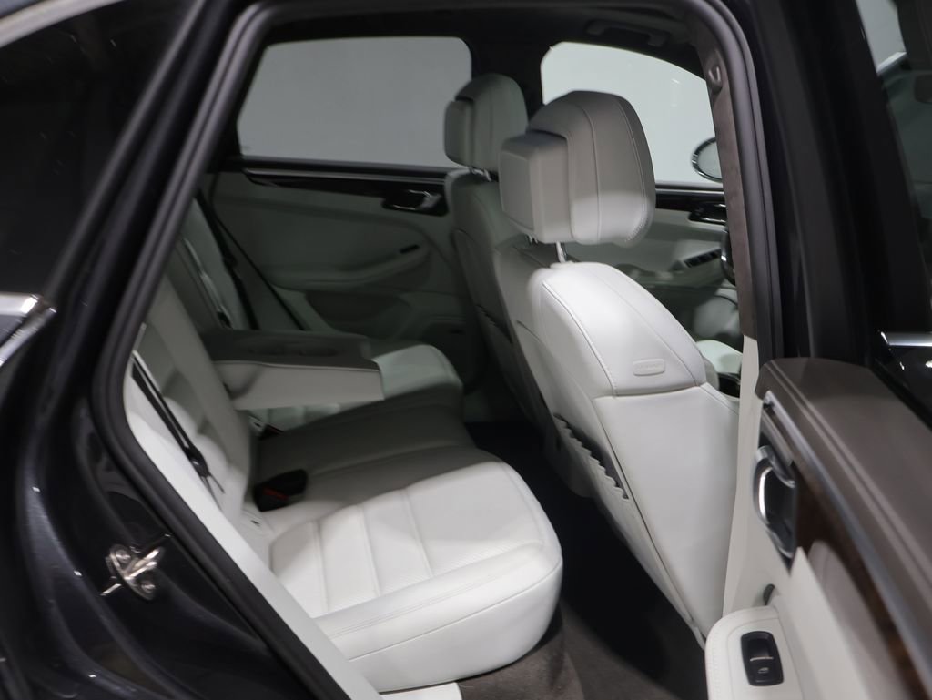 Used 2021 Porsche Macan Turbo AWD/4WD image 20