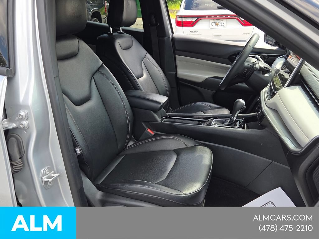 Used 2025 Jeep Compass Limited AWD/4WD image 17