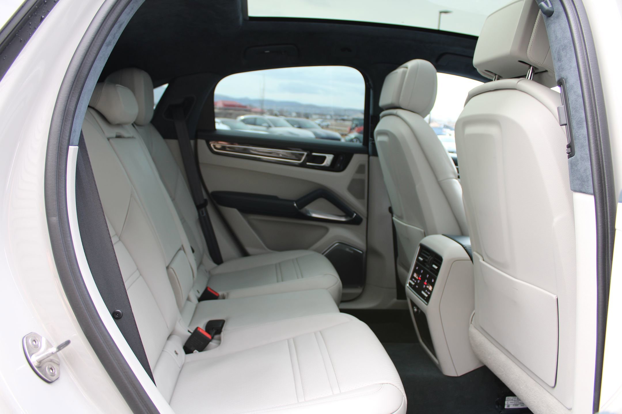 Used 2023 Porsche Cayenne Turbo S image 24