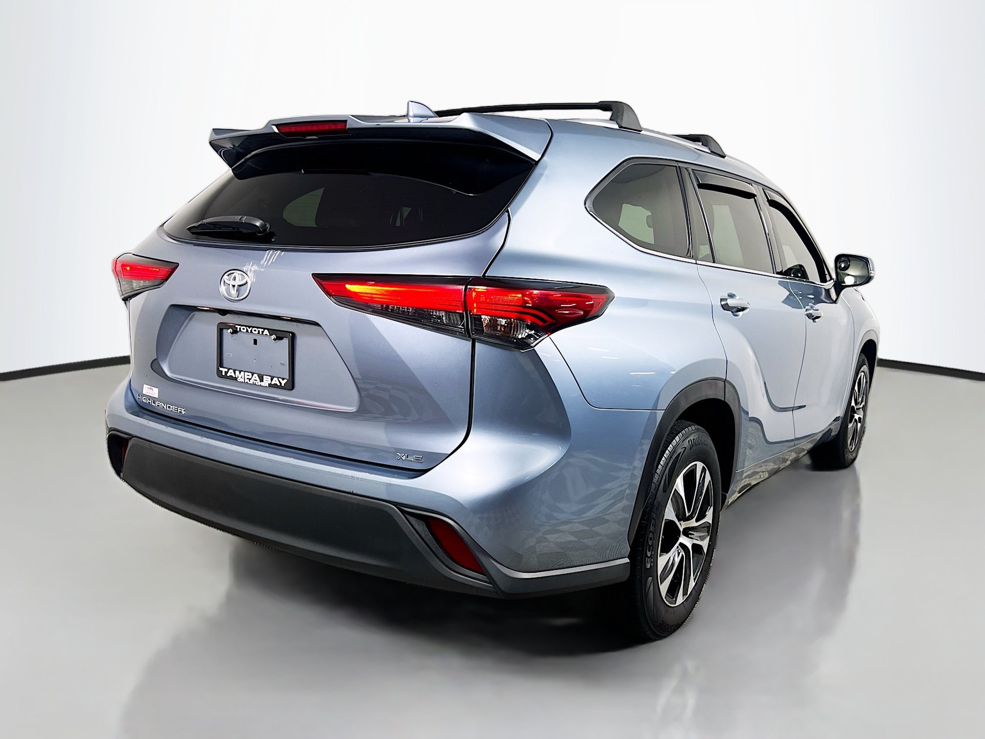 Used 2021 Toyota Highlander XLE FWD image 4