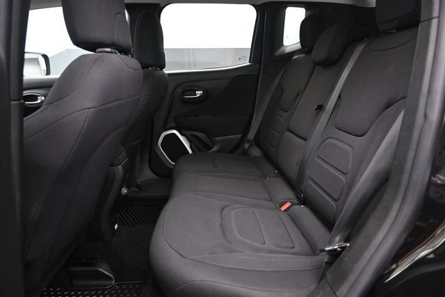 Used 2018 Jeep Renegade Latitude w/ Cold Weather Group AWD/4WD image 11