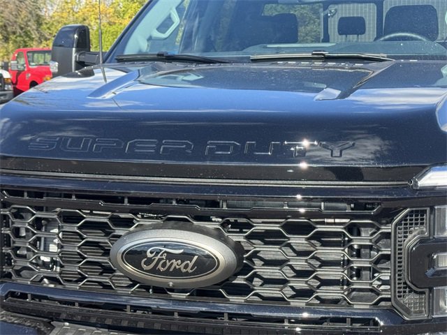 New 2026 Ford F250 Lariat w/ Black Appearance Package image 5
