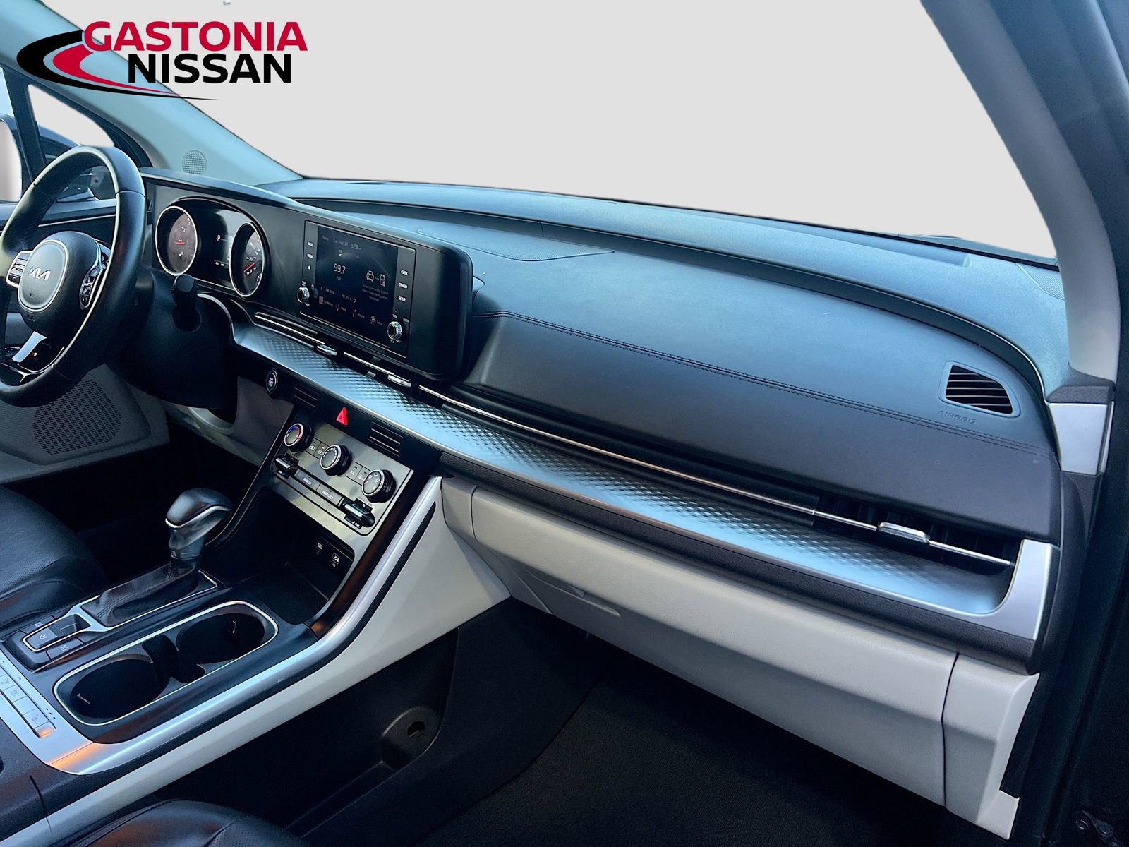 Used 2024 Kia Carnival LX image 39