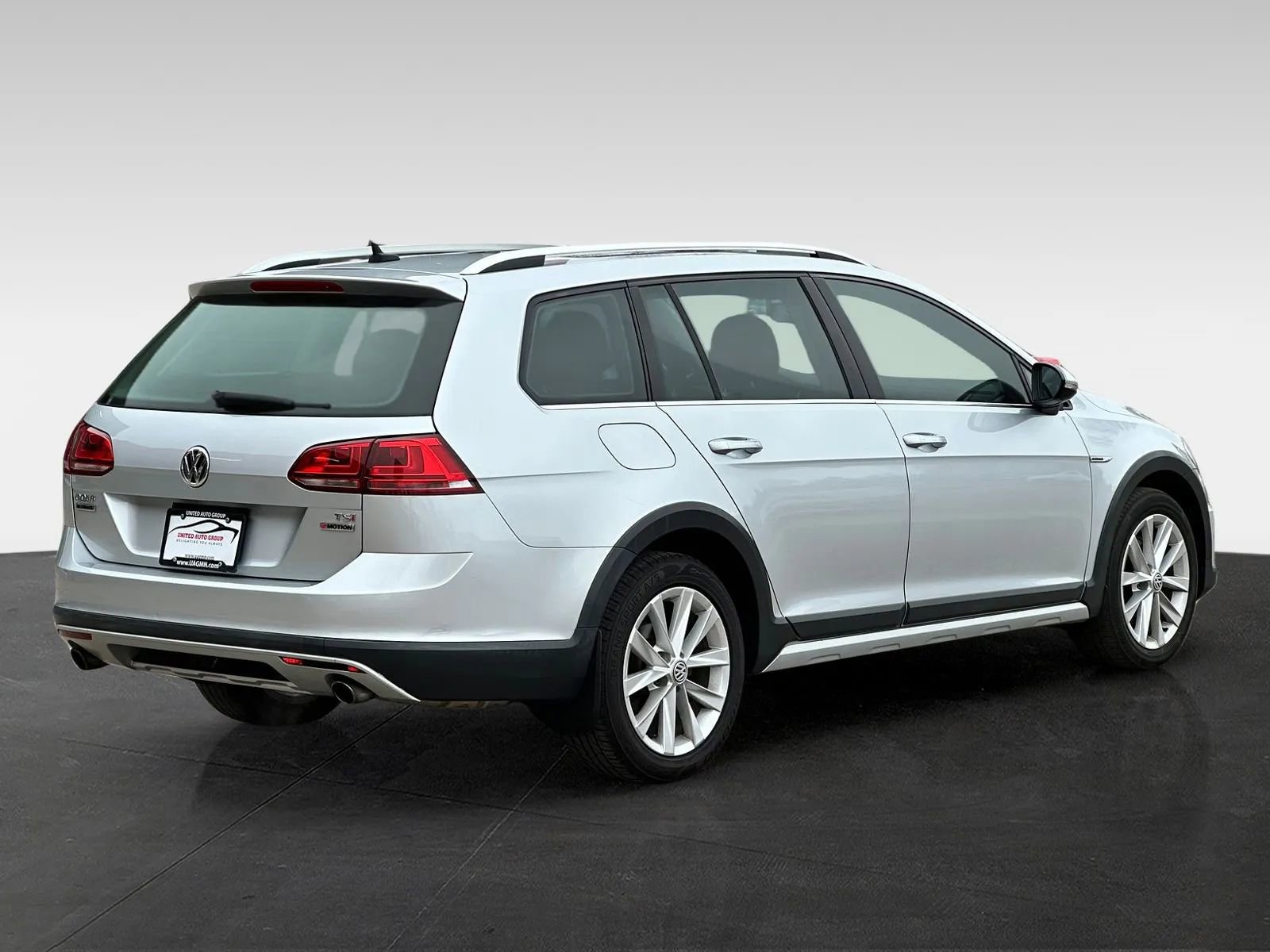 Used 2017 Volkswagen Golf Alltrack SE AWD/4WD image 7
