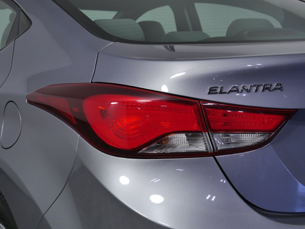 Used 2014 Hyundai Elantra SE FWD image 12